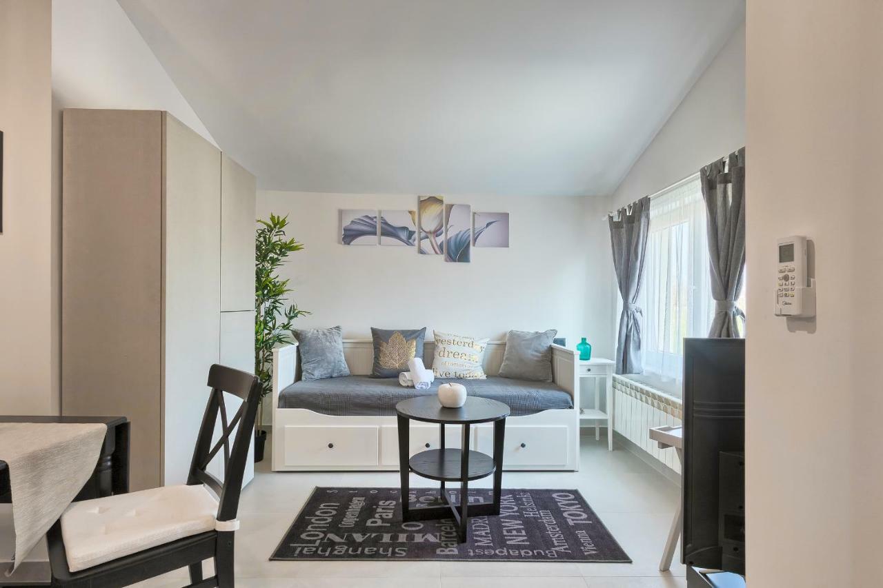 Apartments La Mer พูลา ภายนอก รูปภาพ