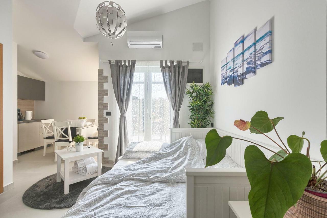 Apartments La Mer พูลา ภายนอก รูปภาพ