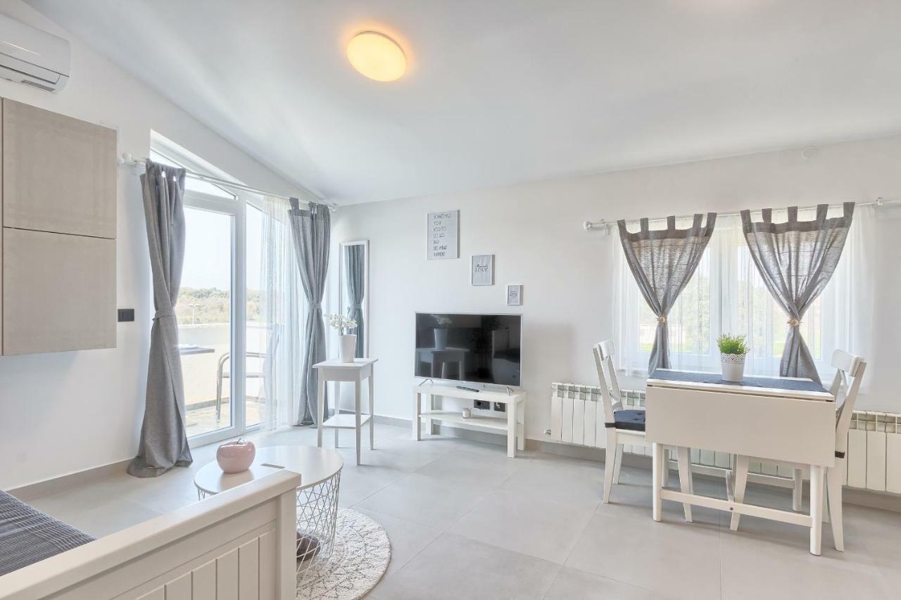 Apartments La Mer พูลา ภายนอก รูปภาพ
