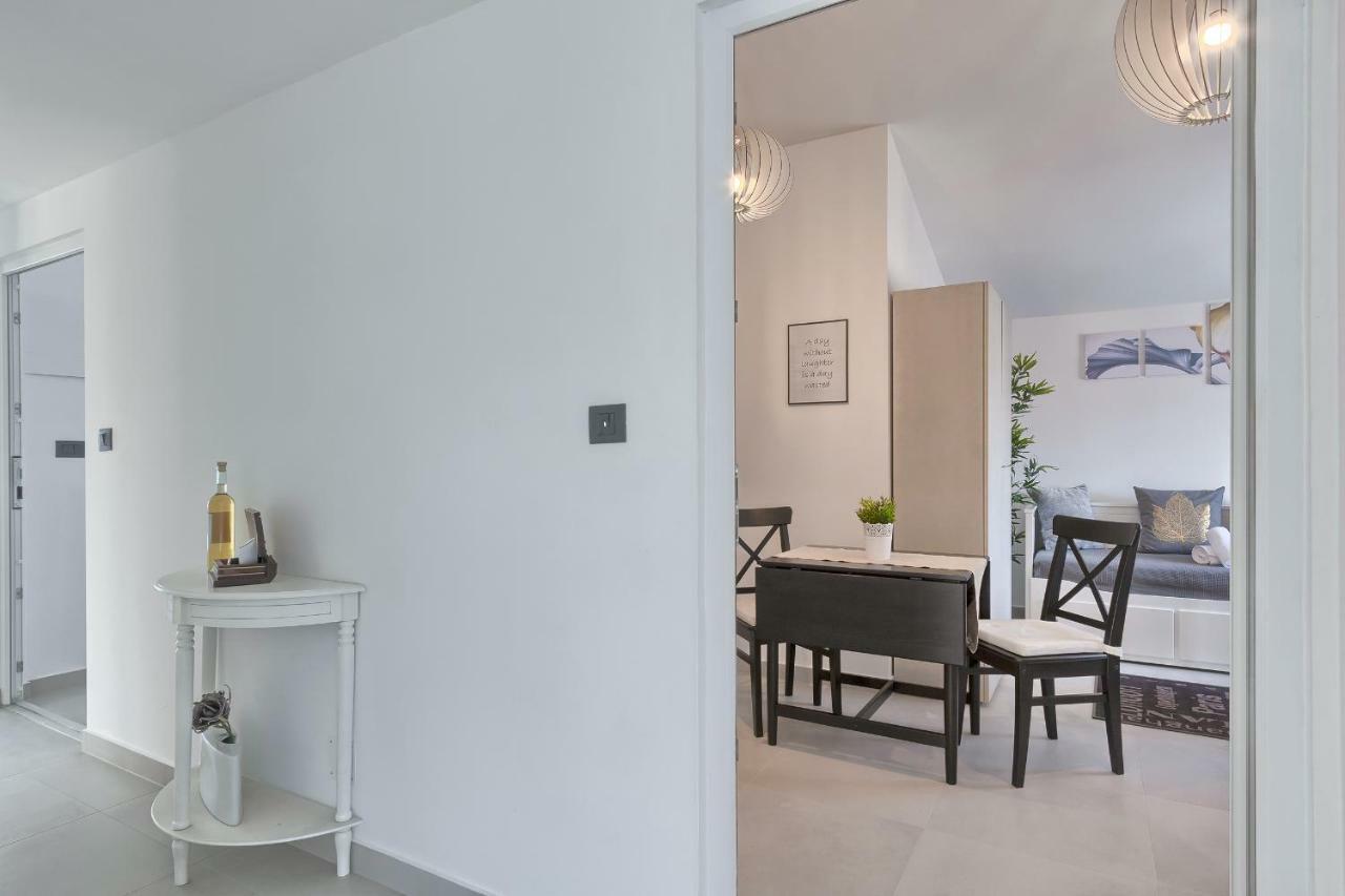 Apartments La Mer พูลา ภายนอก รูปภาพ