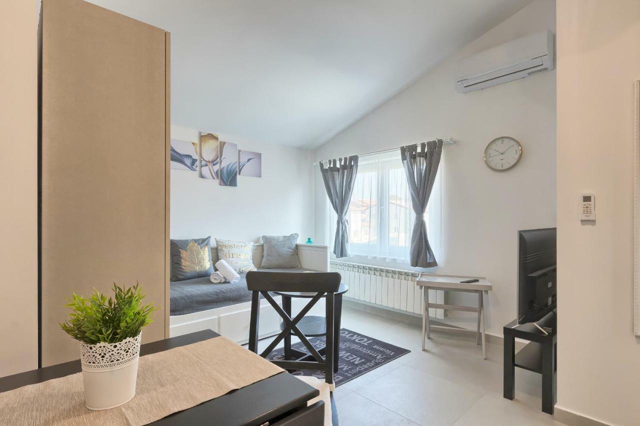Apartments La Mer พูลา ภายนอก รูปภาพ