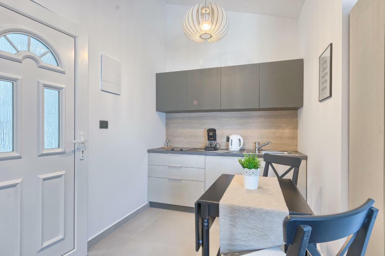 Apartments La Mer พูลา ภายนอก รูปภาพ