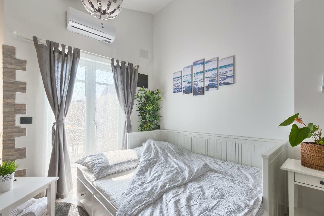 Apartments La Mer พูลา ภายนอก รูปภาพ