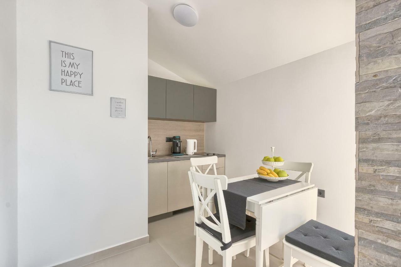 Apartments La Mer พูลา ภายนอก รูปภาพ