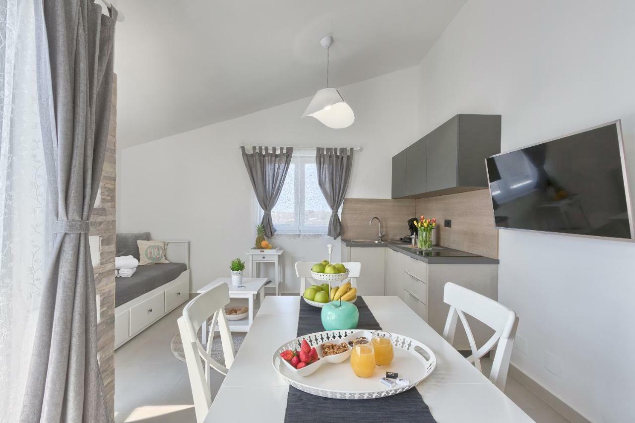 Apartments La Mer พูลา ภายนอก รูปภาพ